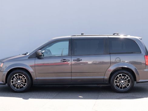 Used 2017 Dodge Grand Caravan GT FWD image 27