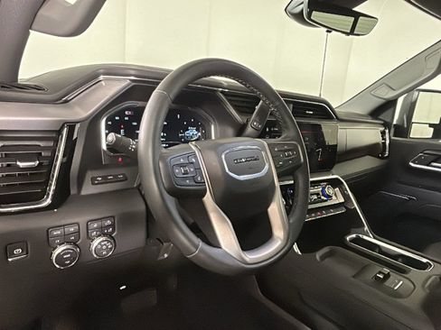 Used 2025 GMC Sierra 2500 Denali w/ Denali Reserve Package AWD/4WD image 17
