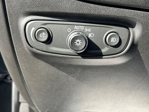 Used 2021 Chevrolet Equinox LS image 11