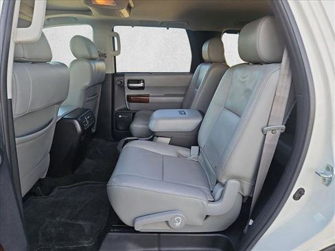 Used 2016 Toyota Sequoia Platinum image 21