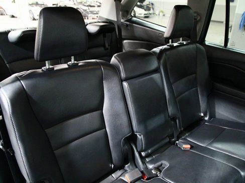 Used 2016 Honda Pilot Touring image 27