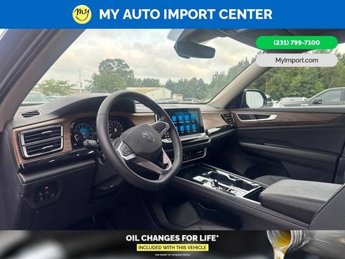 Used 2025 Volkswagen Atlas SE w/ Black Wheel Package AWD/4WD image 8