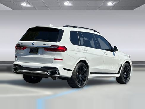 Used 2022 BMW X7 xDrive40i w/ M Sport Package AWD/4WD image 8