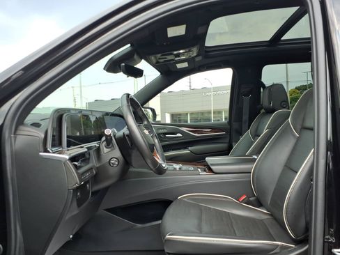Used 2024 Cadillac Escalade ESV Premium Luxury AWD/4WD image 21