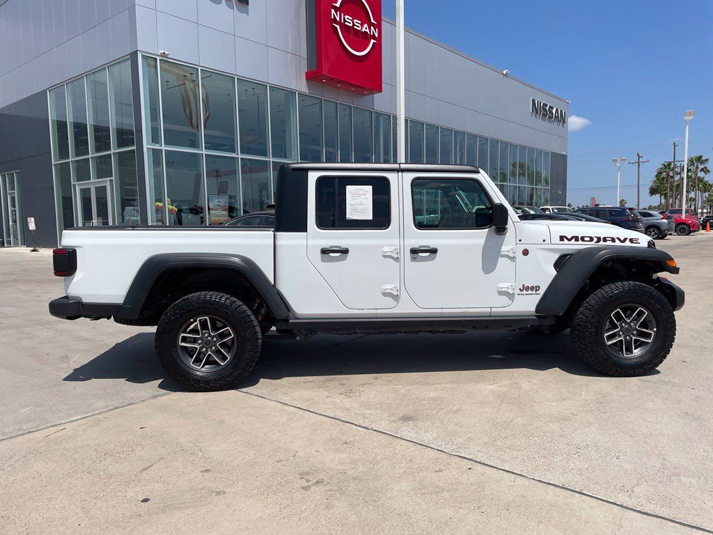 Used 2026 Jeep Gladiator Mojave AWD/4WD image 6