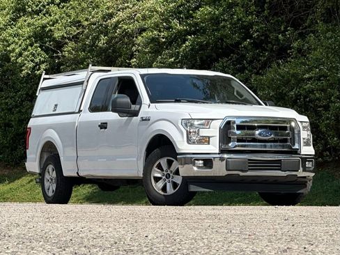 Used 2017 Ford F150 XLT w/ Trailer Tow Package RWD image 2