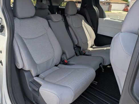 Certified 2026 Toyota Sienna LE FWD image 7