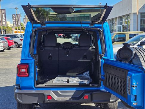 New 2026 Jeep Wrangler Unlimited Sahara AWD/4WD image 7