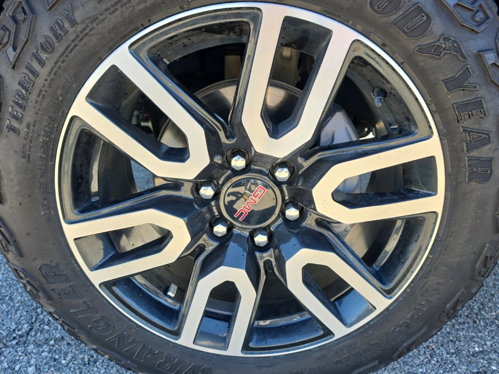 Used 2023 GMC Sierra 1500 AT4 w/ AT4 Premium Package AWD/4WD image 9