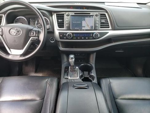 Used 2017 Toyota Highlander XLE AWD/4WD image 15