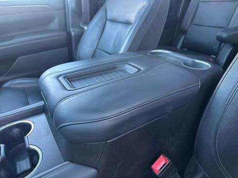 Used 2021 Chevrolet Suburban Z71 w/ Z71 Off-Road Package AWD/4WD image 12