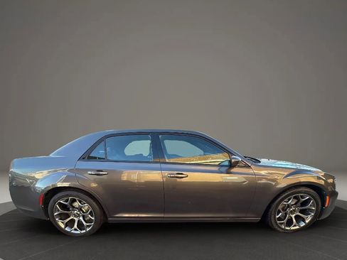 Used 2016 Chrysler 300 S image 4