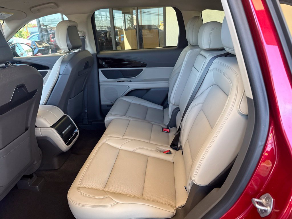 Used 2025 Lincoln Nautilus Premier AWD/4WD image 11