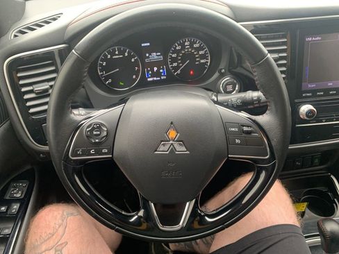 Used 2020 Mitsubishi Outlander LE AWD/4WD image 16