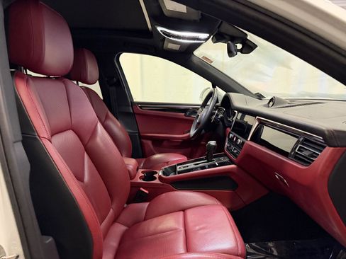 Certified 2023 Porsche Macan S image 16