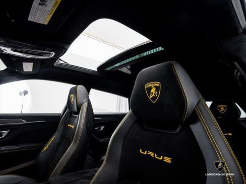 Used 2024 Lamborghini Urus Performante AWD/4WD image 38
