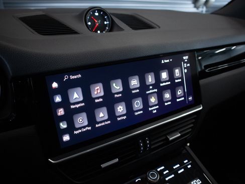 Certified 2023 Porsche Cayenne AWD/4WD image 20