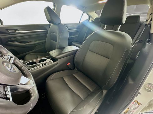 Used 2022 Nissan Altima 2.5 SV w/ SV Premium Package image 13