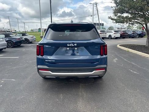 Used 2024 Kia Sorento S w/ Panoramic Sunroof Package FWD image 8
