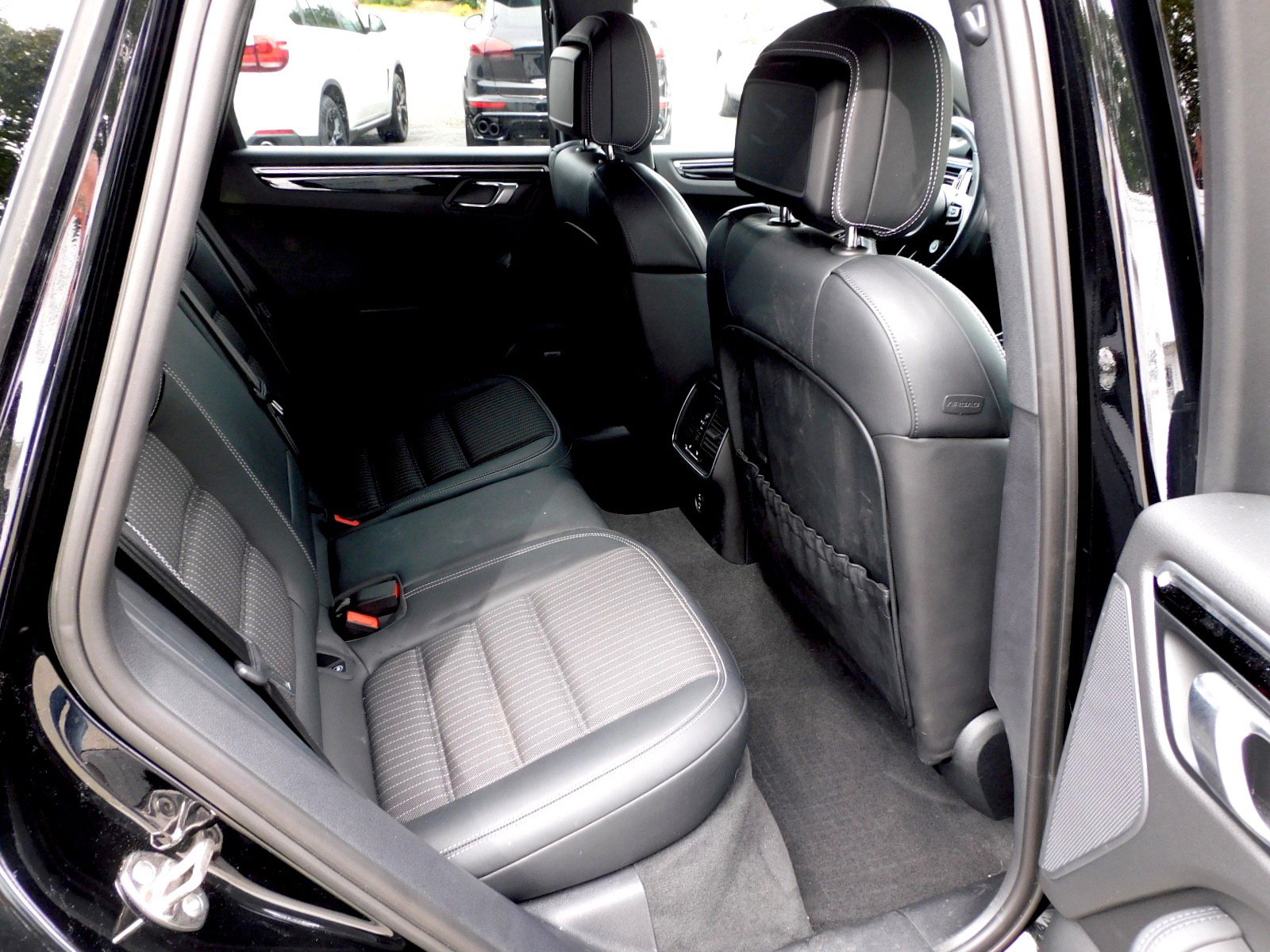 Used 2023 Porsche Macan Turbo AWD/4WD image 18