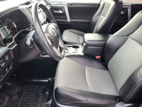 Used 2017 Toyota 4Runner SR5 Premium image 11