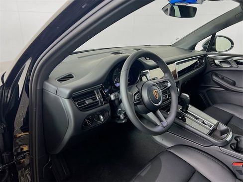 New 2026 Porsche Macan image 4