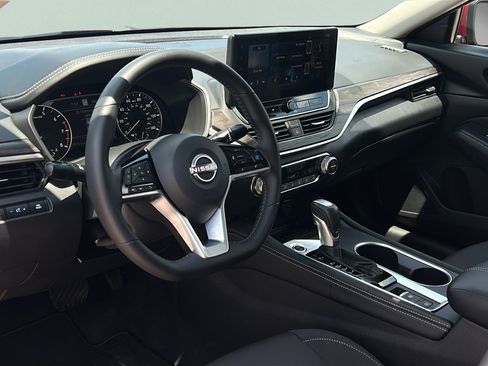 Used 2025 Nissan Altima 2.5 SV w/ SV Premium Package AWD/4WD image 11