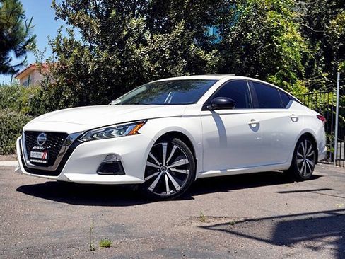 Used 2020 Nissan Altima 2.0 SR FWD image 2