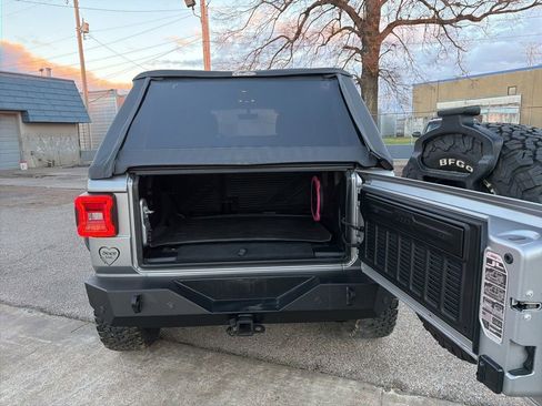 Used 2019 Jeep Wrangler Unlimited Sahara image 28