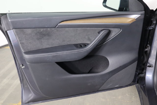 Used 2023 Tesla Model Y 2WD image 16