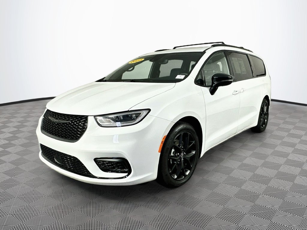 Certified 2025 Chrysler Pacifica Limited FWD image 5