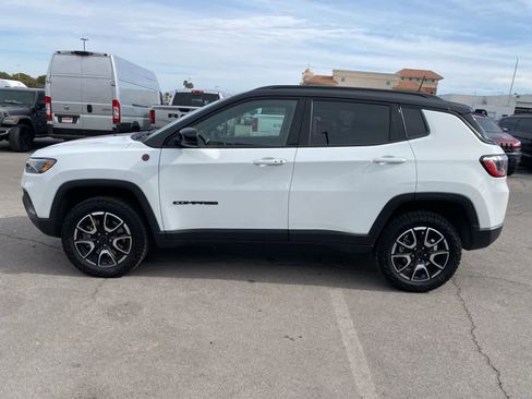 Used 2025 Jeep Compass Trailhawk image 9