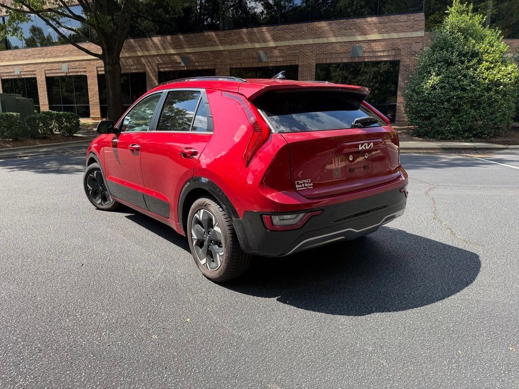 Used 2023 Kia Niro Wave w/ Wave Preserve Package FWD image 2