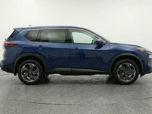 Used 2025 Nissan Rogue SV AWD/4WD image 11