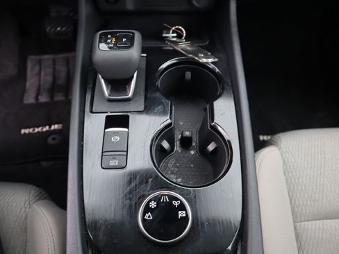 Certified 2025 Nissan Rogue SV AWD/4WD image 24
