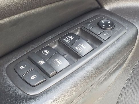 Used 2019 Jeep Grand Cherokee Laredo AWD/4WD image 7