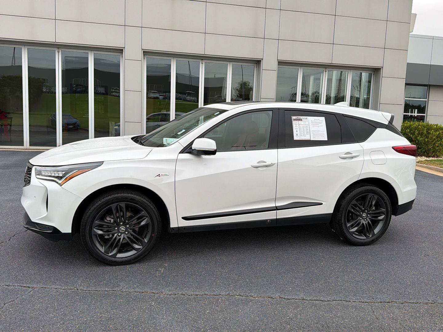 Used 2023 Acura RDX w/ Advance Package FWD image 3