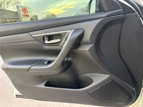 Used 2017 Nissan Altima 2.5 SR w/ Midnight Edition Package image 23