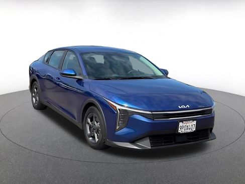 Used 2025 Kia K4 LXS FWD image 3