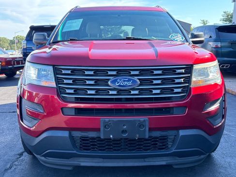 Used 2017 Ford Explorer FWD image 2