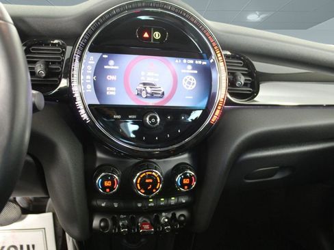 Used 2023 MINI Cooper 2-Door Hardtop w/ Signature Upholstery Package image 4