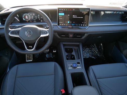 New 2026 Volkswagen Tiguan SE R-Line image 8