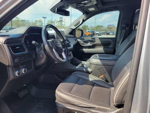 Used 2023 GMC Yukon SLT w/ SLT Luxury Package image 24