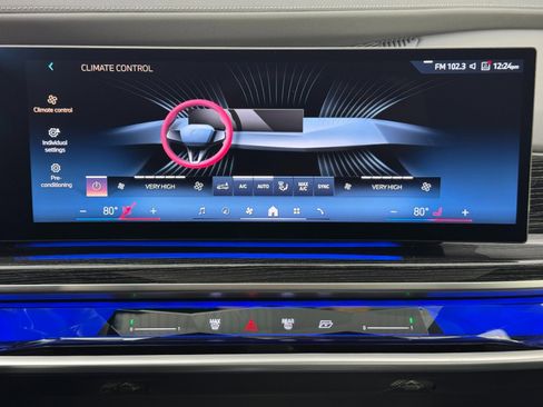 Used 2024 BMW 740i w/ Premium Package 2 image 28