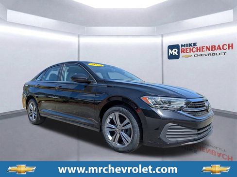 Used 2023 Volkswagen Jetta SE image 1