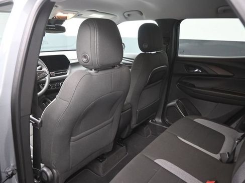 Used 2025 Chevrolet TrailBlazer LT FWD image 23
