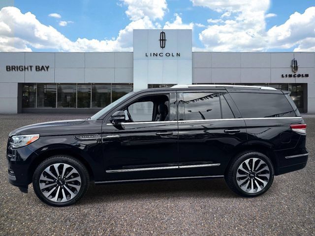 Used 2023 Lincoln Navigator Reserve AWD/4WD image 3