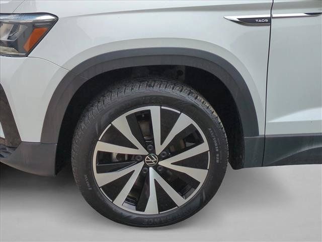 Used 2022 Volkswagen Taos SE FWD image 27