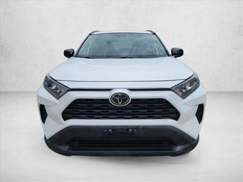 Used 2021 Toyota RAV4 LE FWD image 2