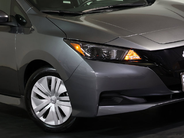 Used 2025 Nissan Leaf S FWD image 8